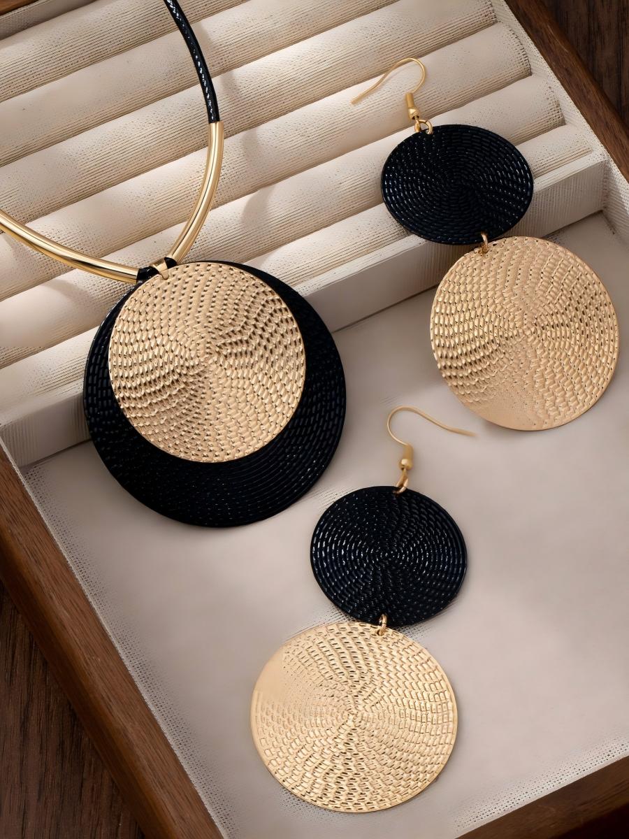 Circular Pendant Large Necklace