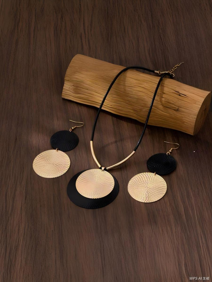 Circular Pendant Large Necklace