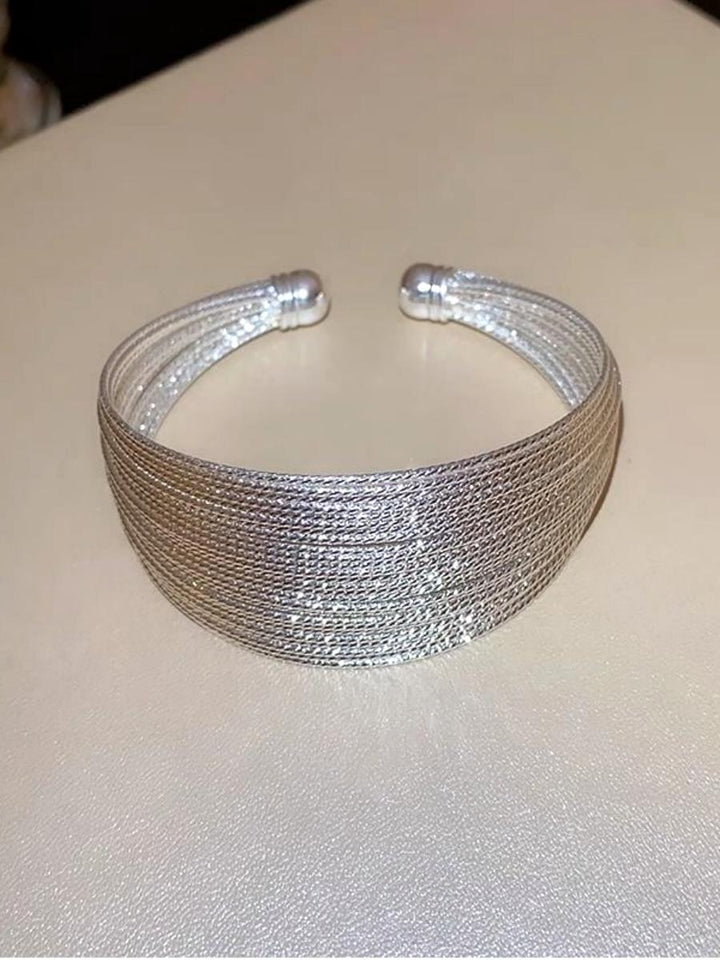 Line-style bracelet