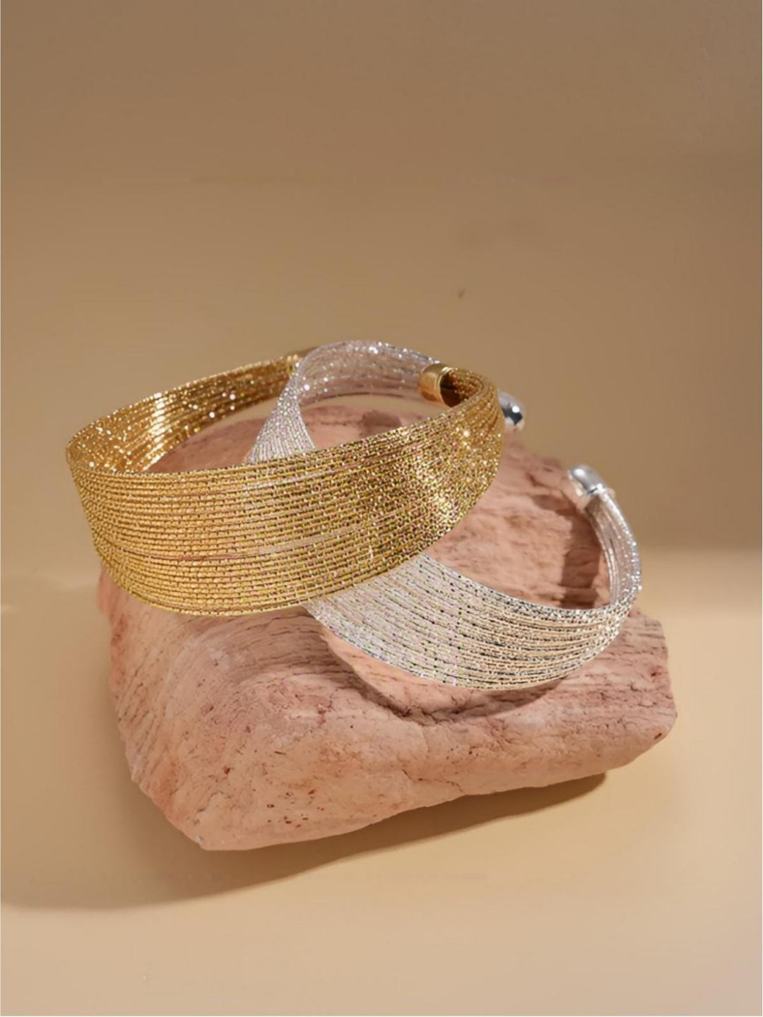 Line-style bracelet
