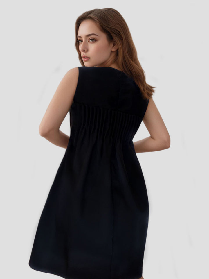 Pleated Sleeveless Black Shift Dress