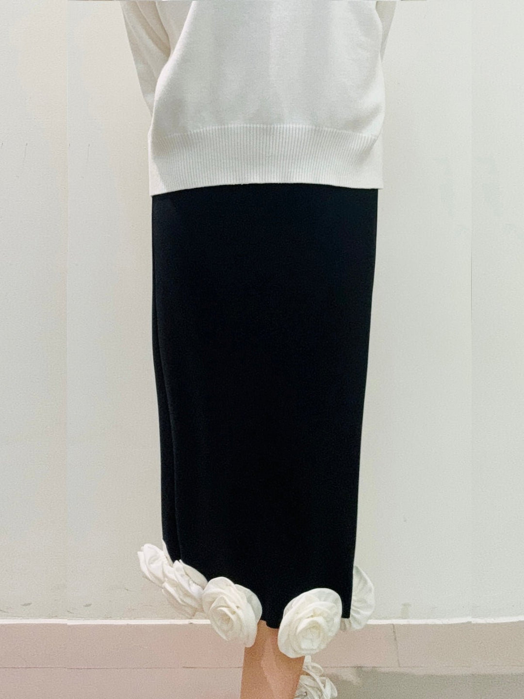 Elegant Floral Hem Midi Skirt