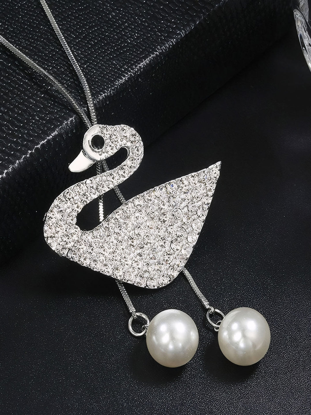 Pearl Pearl Swan Necklace