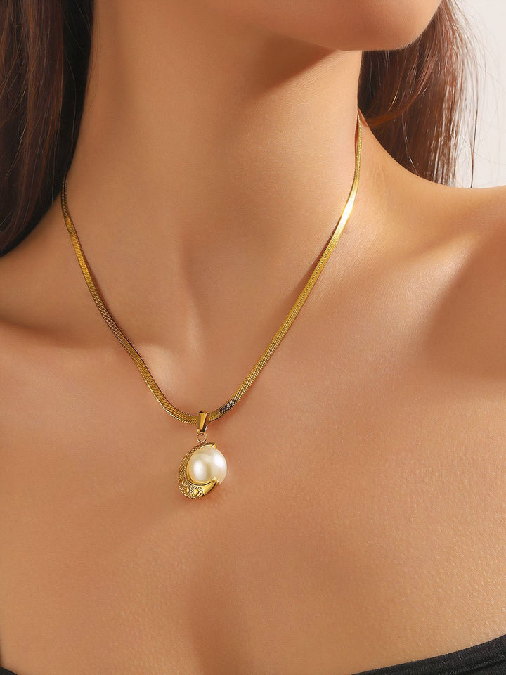 White Pearl Style Geometry Disc Necklace