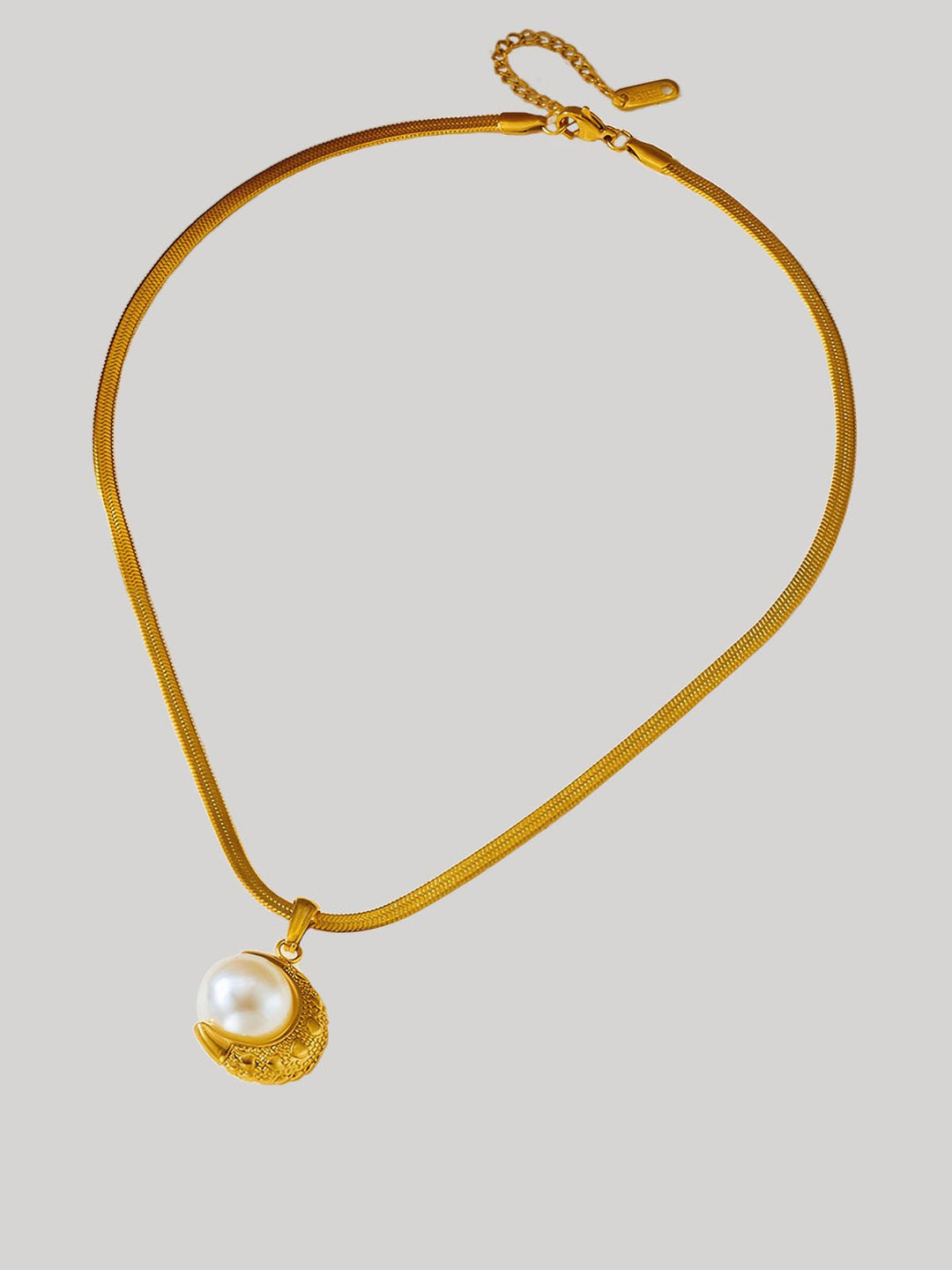 White Pearl Style Geometry Disc Necklace