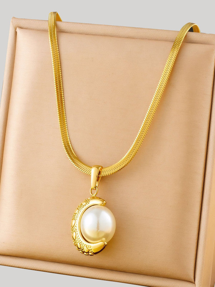 White Pearl Style Geometry Disc Necklace
